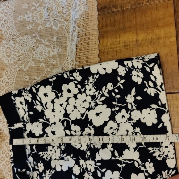 Chaps Short Skirt, Size 4P, Deep Navy & White, Perfect Like New - Picture 13 of 13